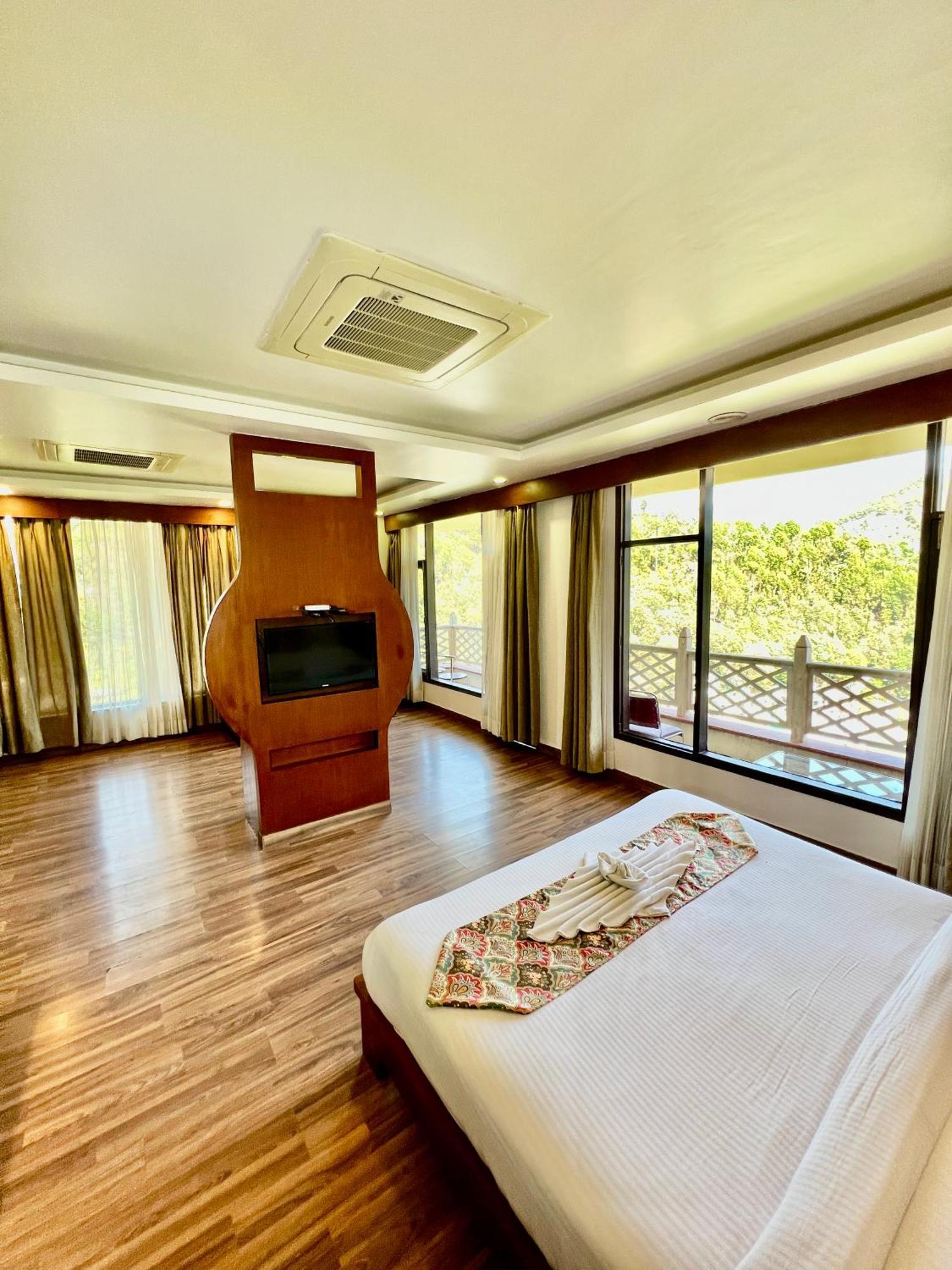 Sea Hawk - Luxury Hill Resort 4 Mins From Bhimtal Lake Exterior foto